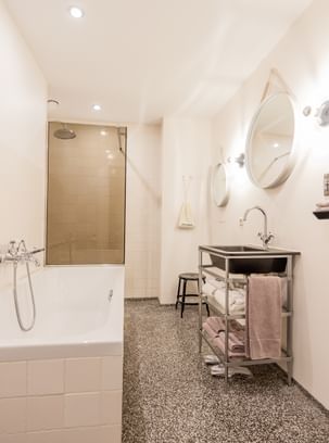 13 Bathroom superior VNES