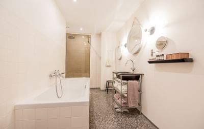 13 Bathroom superior VNES