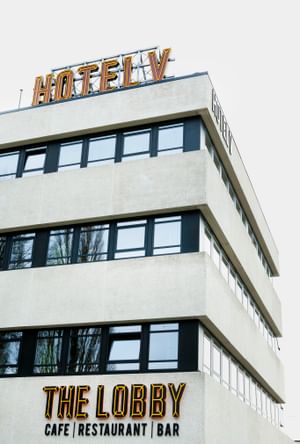 Hotel V Fizeaustraat Front Terrace 3