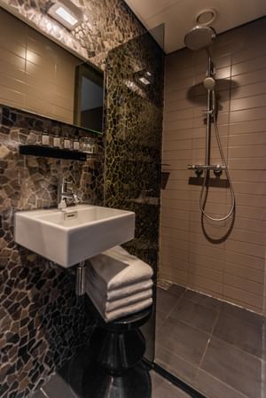 Hotel V Frederiksplein Bathroom 1