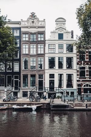 Photo 1536665336398 a704a5d062d9